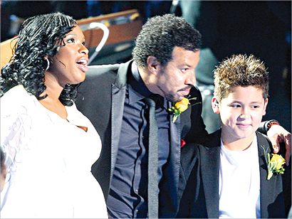 ليونيل ريتشي وجنيفر هانسون والطفل شاهين جعفر غولي