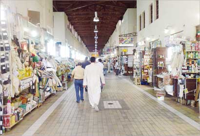 سوق المباركية استعد لرمضان بمختلف السلع