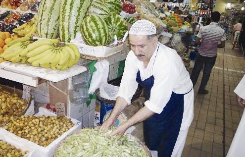 الفواكه والتمور مميزة في المباركية