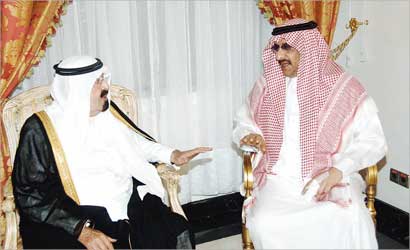 u062eu0627u062fu0645 u0627u0644u062du0631u0645u064au0646 u064au0639u0648u062f u0627u0644u0623u0645u064au0631 u0645u062du0645u062f u0641u064a u0627u0644u0645u0633u062au0634u0641u0649 u0628u0639u062f u0645u062du0627u0648u0644u0629 u0627u063au062au064au0627u0644u0647 (u0631u0648u064au062au0631u0632)