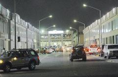 شوارع واسعة بين المحلات