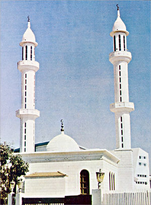 u0645u0622u0630u0646 u0645u0633u062cu062f u0627u0644u062eu0627u0644u062fu064au0629/ u0627u0644u0643u0648u064au062a