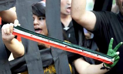 u0645u062au0638u0627u0647u0631u0648u0646 u0625u064au0631u0627u0646u064au0648u0646 u0641u064a u0625u0633u0644u0627u0645 u0623u0628u0627u062f u064au0631u0641u0639u0648u0646 u0625u0634u0627u0631u0627u062a u0627u0644u0646u0635u0631 u0627u062du062au062cu0627u062cu0627 u0639u0644u0649 u062au0623u062fu064au0629 u0623u062du0645u062fu064a u0646u062cu0627u062f u0627u0644u064au0645u064au0646 u0627u0644u062fu0633u062au0648u0631u064au0629 t(u0627u0641 u0628)r