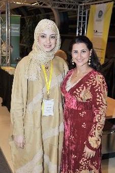 مها البغلي واحدى المشاركات