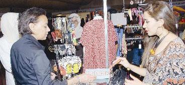 u062cu0648u0644u0629 u0641u064a u0627u0644u0645u0639u0631u0636 ttt(u062au0635u0648u064au0631 u0646u0648u0631 u0647u0646u062fu0627u0648u064a)