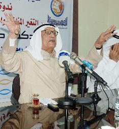 العجيري متحدثاً في الندوة	 (تصوير أسعد عبدالله)