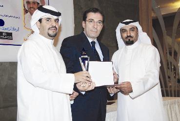 ريمون صوما مكرماً