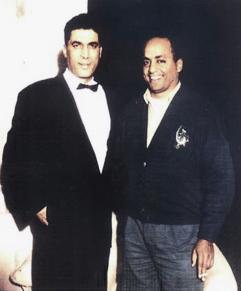 أحمد زكي مع سكرتيره