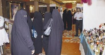 المنقبات في معرض هواش