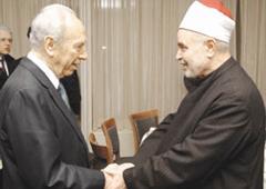 مصافحة شيخ الأزهر لبيريز هل كانا سيتفاديانها لو كانا في زمن انفلونزا الخنازير