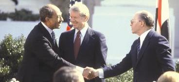 ... ومصافحة السادات وبيغن التاريخية برعاية أميركية