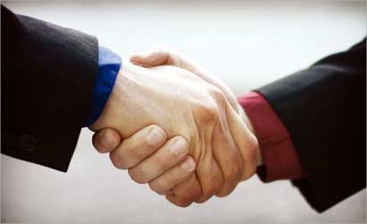 هل ستتوارى المصافحة خوفا من شبح انفلونزا الخنازير؟