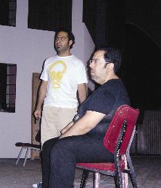 عبدالعزيز المسلم يراقب البروفات