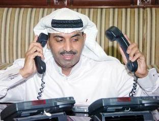 طارق العلي يرد على الاتصالات	 (تصوير طارق عز الدين)