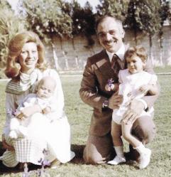 الملك حسين مع زوجته الثالثة