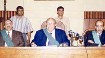 اثناء نطق الحكم