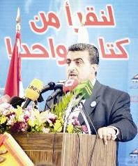 صلاح عز الدين متحدثاً في احدى المناسبات