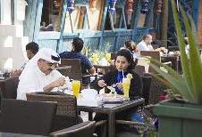 صلاح الملا وباسمة حمادة في لقطة من المسلسل