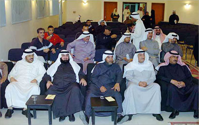 u062cu0627u0646u0628 u0645u0646 u0627u0644u062du0636u0648u0631 u0641u064a u0627u0644u0646u062fu0648u0629 (u062au0635u0648u064au0631 u0645u0631u0647u0641 u062du0648u0631u064au0629)