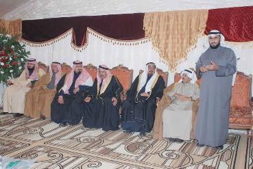 بدر المطيري متحدثا	  (تصوير أسعد عبد الله)