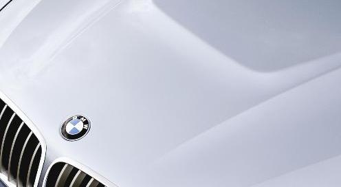 u0639u0644u0627u0645u0629 B M W u0639u0644u0649 u0627u062du062fu0649 u0633u064au0627u0631u0627u062au0647u0627