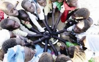 u0623u0637u0641u0627u0644 u0633u0648u062fu0627u0646u064au0648u0646 u064au0623u0643u0644u0648u0646 u0648u062cu0628u062au0647u0645 u0641u064a u0645u062eu064au0645 u0628u062fu0627u0631u0641u0648u0631 u0641u064a u0641u0628u0631u0627u064au0631 u0627u0644u0645u0627u0636u064a