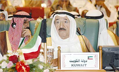 سمو الأمير مترئسا وفد الكويت الى القمة