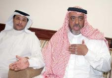 الوطري متحدثا في ديوانية «الراي»