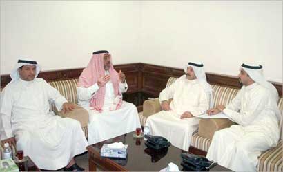 المربون مع الزميل غانم السليماني (تصوير نور هنداوي)