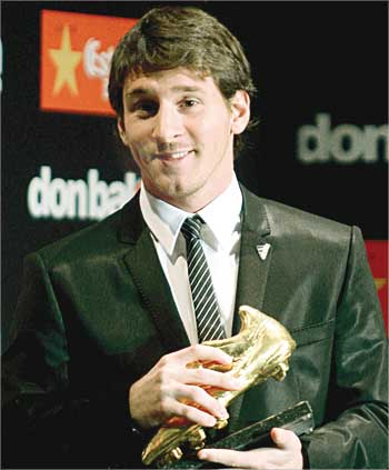 u0644u064au0648u0646u064au0644 u0645u064au0633u064a u0645u062du062au0641u0644u0627u064b u0628u0627u0644u062du0630u0627u0621 u0627u0644u0630u0647u0628u064a (u0627u064a u0628u064a u0627u064au0647)