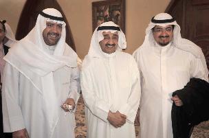 الخرافي متوسطا احمد الفهد واحمد العبدالله