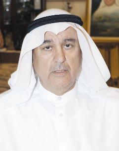 ضيف «حديث الذكريات» ونظرة لـعدسة «الراي»	(تصوير جلال معوض)