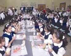 تنظيم واشراف في قاعة الطعام