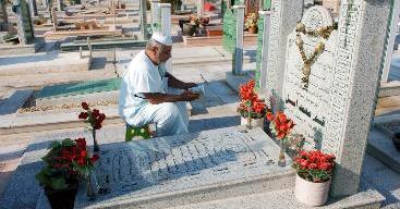 قراءة القرآن على قبور الأحبة