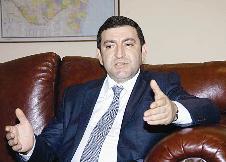 سفير أذربيجان متحدثاً لـ «الراي» 	(تصوير طارق عزالدين)