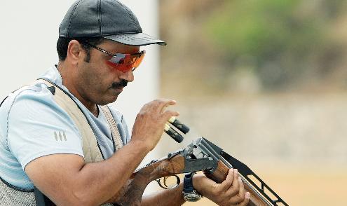 فهيد الديحاني يستعد للتصويب	 (ا ف ب)