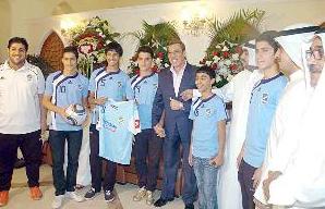 لويس يتوسط أشبال السالمية