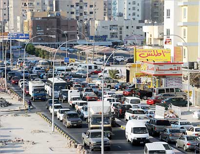 زحام خانق بسبب التعديل الخاطئ ؟ (تصوير موسى عياش) 