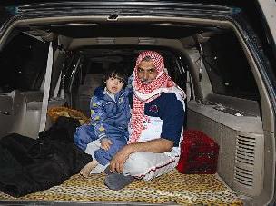 الاستماع من داخل السيارة لشدة الزحام