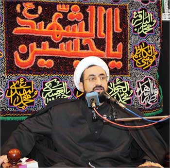 الشيخ مرتضى البالدي ملقيا خطبته 