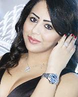 العارضة مع الساعة الجديدة 