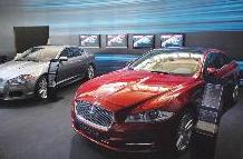 «جاكوار XJ» في جناح «الزياني»