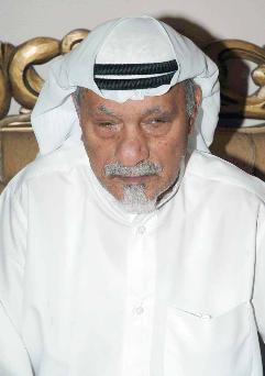 خلف العود يستعيد الذكريات	(تصوير نايف عقلة)