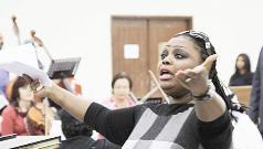 خلال إحدى حفلات المعهد الموسيقي