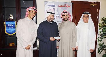 u0645u0645u062bu0644u0648 u062eu0627u0644u062f u064au0648u0633u0641 u0627u0644u0645u0631u0632u0648u0642 u064au0642u062fu0645u0648u0646 u0627u0644u0634u064au0643 u0625u0644u0649 u0637u0644u0627u0644 u0627u0644u0641u0647u062f