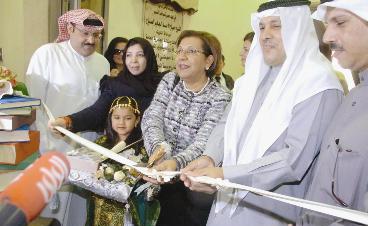 موضي الحمود تقص شريط الافتتاح   	(تصوير مرهف حورية)