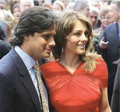 ليز هيرلي مع زوجها