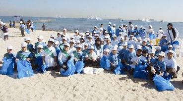 صورة جماعية للطلاب المشاركين في الحملة