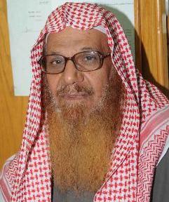 القحطاني ونظره لعدسة «الراي» 		(تصوير جلال معوض)