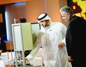 لجنة التحكيم تستفسر عن أمور فنية عن الجهاز